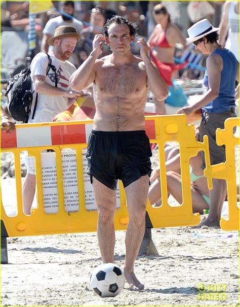 emilia clarke bikini pics|Emilia Clarke & Sam Claflin Show Off Hot Summer Bodies!